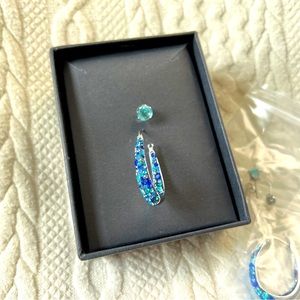 Beautiful earrings pair! Blue and sparkly!